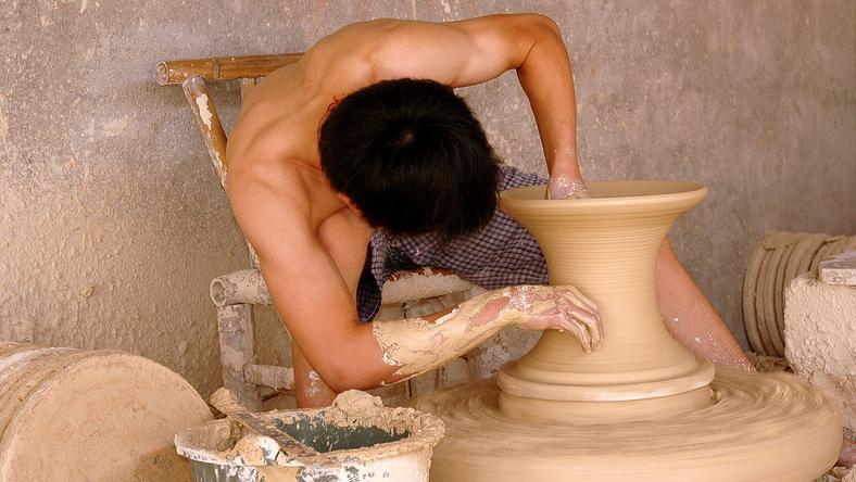 第一批去景德镇躺平的中产,已经“卷疯了”